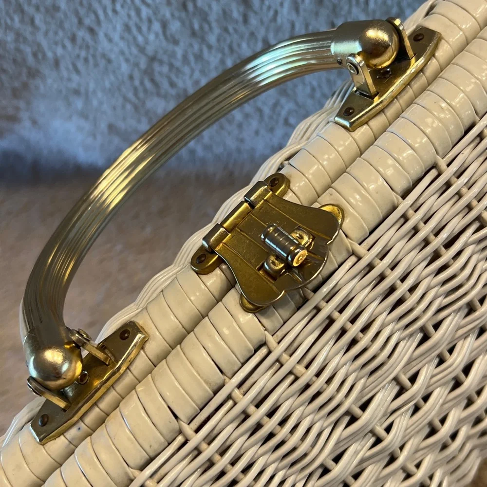 BRITISH OF HONG KONG Vintage Handmade White Wicker Purse - Picture 10 of 17